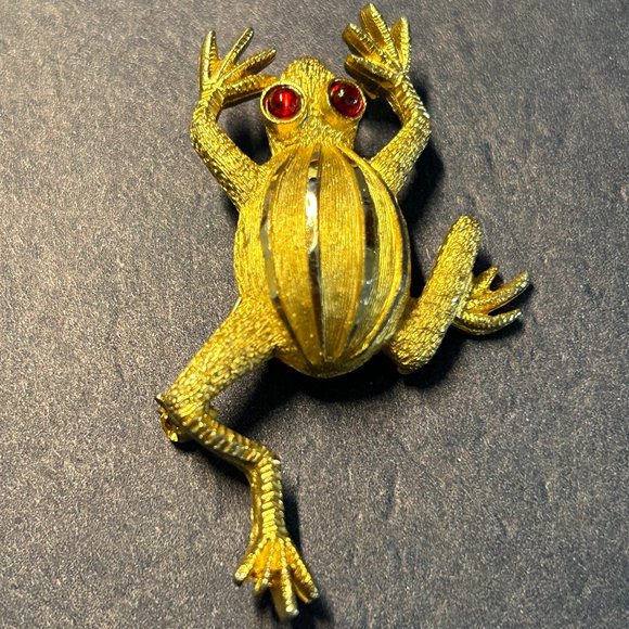 VTG Rhinestone Frog Pin marked B.S.K. - Picture 6 of 6